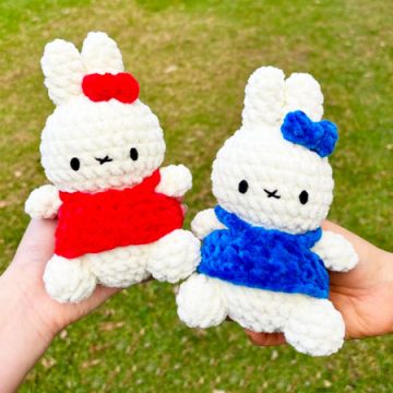 Coniglietta Muffy con Vestito Rosso all’Uncinetto Schema (1)