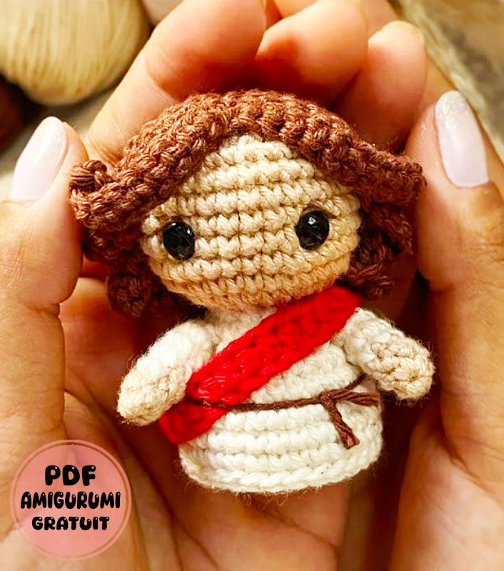 Mini Jésus-Christ au Crochet Modèle PDF Gratuit (2)